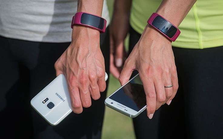 2_Samsung-Gear-Fit2-&-Gear-IconX.jpg